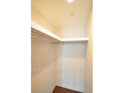 Walk-In Closet ※Photo of the same layout on 15 floor. Decoration and fixture may differ.