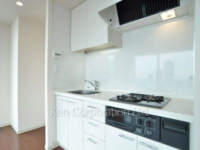 Kitchen ※Photo of the same layout on 15 floor. Decoration and fixture may differ.