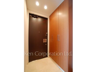 Entrance ※Photo of the same layout on 16 floor. Decoration and fixture may differ.