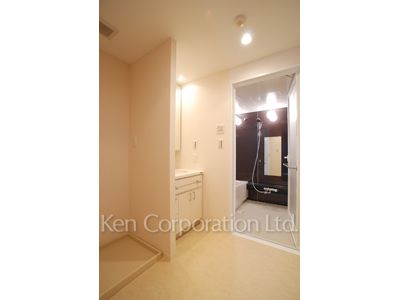 Powder Room ※Photo of the same layout on 16 floor. Decoration and fixture may differ.