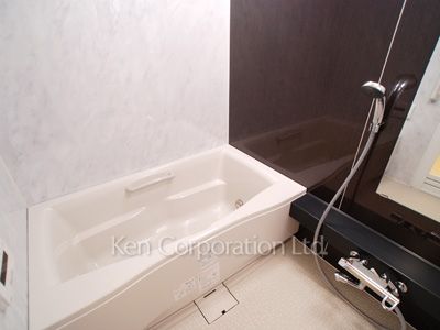 Bath ※Photo of the same layout on 16 floor. Decoration and fixture may differ.