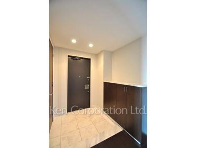 Entrance ※Photo of the same layout on 20 floor. Decoration and fixture may differ.