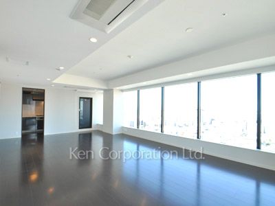 Living-Dining ※Photo of the same layout on 20 floor. Decoration and fixture may differ.