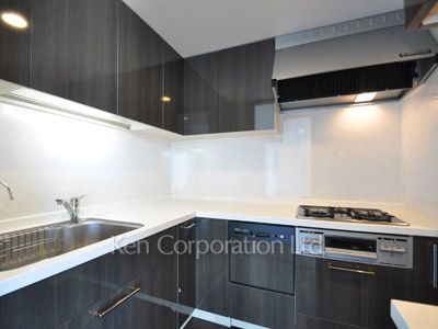 Kitchen ※Photo of the same layout on 20 floor. Decoration and fixture may differ.