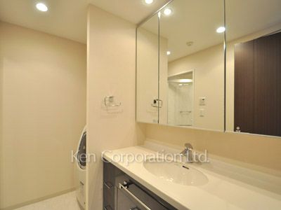 Powder Room ※Photo of the same layout on 20 floor. Decoration and fixture may differ.
