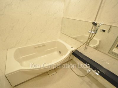 Bath ※Photo of the same layout on 20 floor. Decoration and fixture may differ.