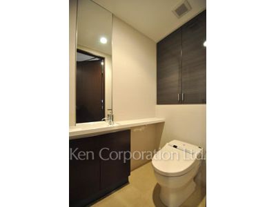 Lavatory ※Photo of the same layout on 20 floor. Decoration and fixture may differ.