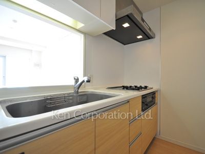 Kitchen ※Photo of the same layout on 7 floor. Decoration and fixture may differ.
