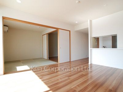 Living-Dining ※Photo of the same layout on 2 floor. Decoration and fixture may differ.
