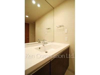 Powder Room ※Photo of the same layout on 2 floor. Decoration and fixture may differ.