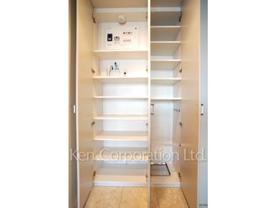 Closet ※Photo of the same layout on 2 floor. Decoration and fixture may differ.