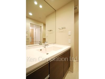 Powder Room ※Photo of the same layout on 2 floor. Decoration and fixture may differ.