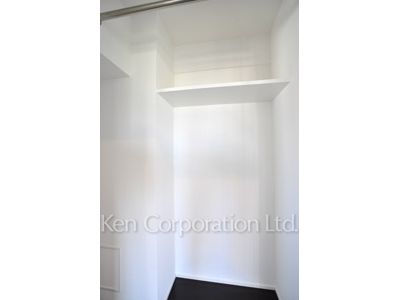 Closet ※Photo of the same layout on 11 floor. Decoration and fixture may differ.
