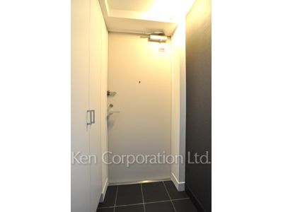 Entrance ※Photo of the same layout on 11 floor. Decoration and fixture may differ.