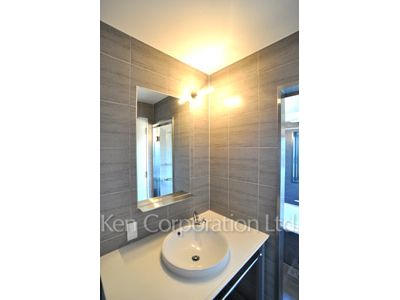 Powder Room ※Photo of the same layout on 11 floor. Decoration and fixture may differ.