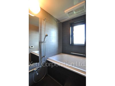 Bath ※Photo of the same layout on 11 floor. Decoration and fixture may differ.