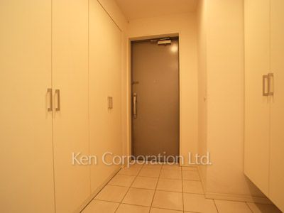 Entrance ※Photo of the same layout on 14 floor. Decoration and fixture may differ.
