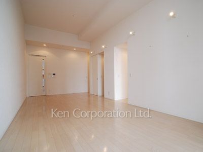 Living-Dining ※Photo of the same layout on 14 floor. Decoration and fixture may differ.