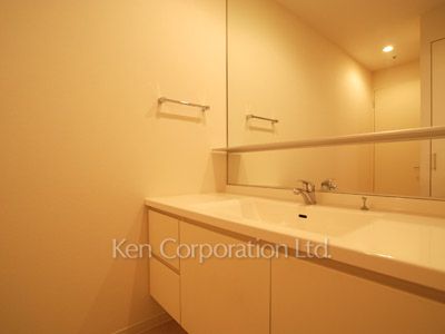 Powder Room ※Photo of the same layout on 14 floor. Decoration and fixture may differ.