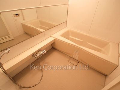 Bath ※Photo of the same layout on 14 floor. Decoration and fixture may differ.