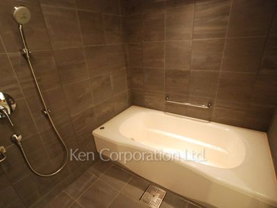 Bath ※Photo of the same layout on 28 floor. Decoration and fixture may differ.