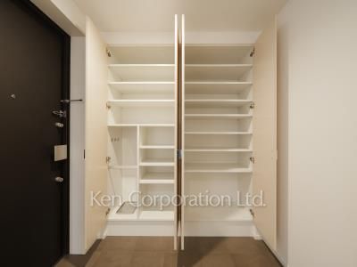 Shoes Closet