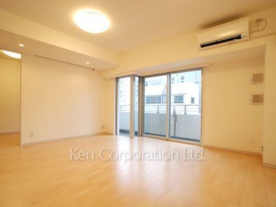 Living-Dining ※Photo of the same layout on 5 floor. Decoration and fixture may differ.