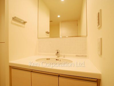 Powder Room ※Photo of the same layout on 5 floor. Decoration and fixture may differ.