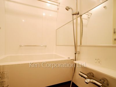 Bath ※Photo of the same layout on 5 floor. Decoration and fixture may differ.