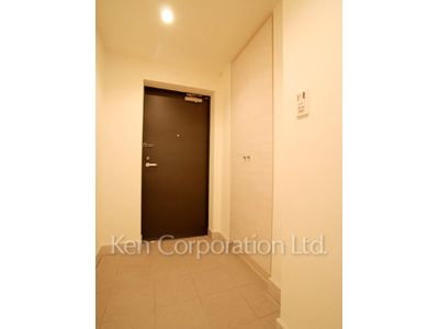 Entrance ※Photo of the same layout on 5 floor. Decoration and fixture may differ.