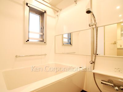 Bath ※Photo of the same layout on 7 floor. Decoration and fixture may differ.