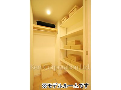 Walk-In Closet ※Photo of the same layout on 7 floor. Decoration and fixture may differ.
