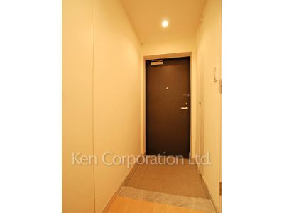 Entrance ※Photo of the same layout on 7 floor. Decoration and fixture may differ.