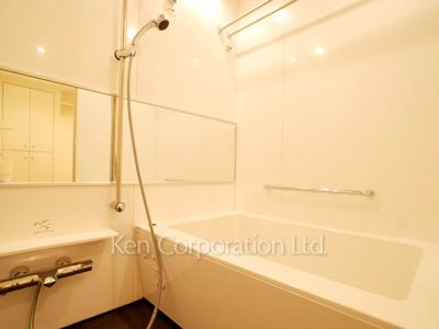 Bath ※Photo of the same layout on 5 floor. Decoration and fixture may differ.