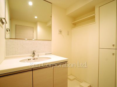 Powder Room ※Photo of the same layout on 5 floor. Decoration and fixture may differ.
