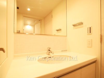 Powder Room ※Photo of the same layout on 7 floor. Decoration and fixture may differ.