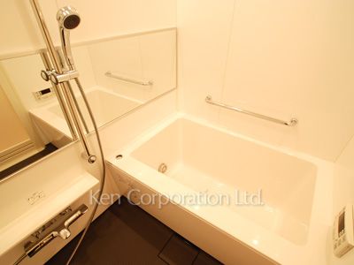 Bath ※Photo of the same layout on 7 floor. Decoration and fixture may differ.