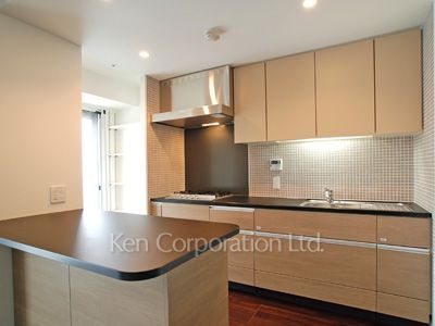 Kitchen ※Photo of the same layout on 12 floor. Decoration and fixture may differ.