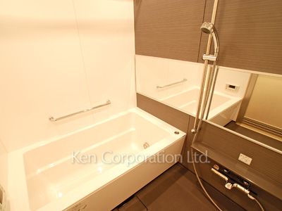 Bath ※Photo of the same layout on 12 floor. Decoration and fixture may differ.