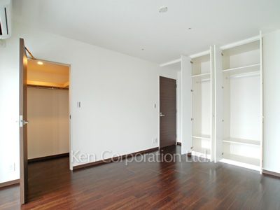 Closet ※Photo of the same layout on 12 floor. Decoration and fixture may differ.