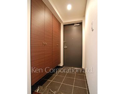 Entrance ※Photo of the same layout on 12 floor. Decoration and fixture may differ.