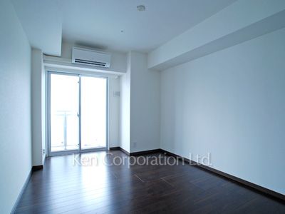 Bedroom ※Photo of the same layout on 12 floor. Decoration and fixture may differ.