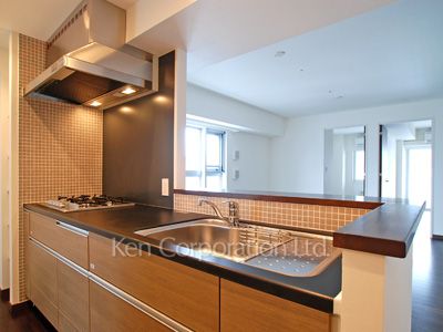 Kitchen ※Photo of the same layout on 12 floor. Decoration and fixture may differ.
