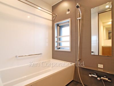 Bath ※Photo of the same layout on 12 floor. Decoration and fixture may differ.