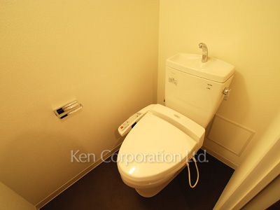 Lavatory ※Photo of the same layout on 12 floor. Decoration and fixture may differ.