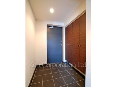 Entrance ※Photo of the same layout on 12 floor. Decoration and fixture may differ.