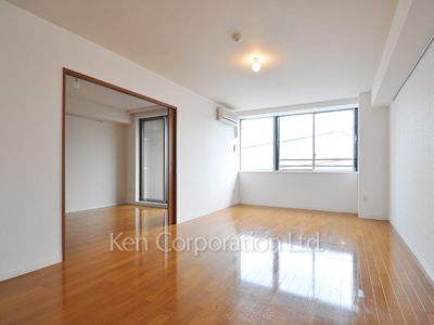 Living-Dining ※Photo of the same layout on 3 floor. Decoration and fixture may differ.