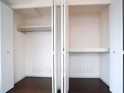 Closet ※Photo of the same layout on 13 floor. Decoration and fixture may differ.