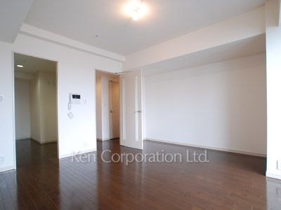 Living-Dining ※Photo of the same layout on 13 floor. Decoration and fixture may differ.