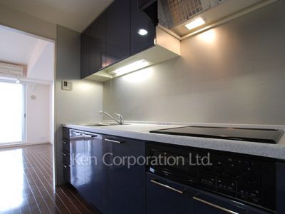 Kitchen ※Photo of the same layout on 13 floor. Decoration and fixture may differ.